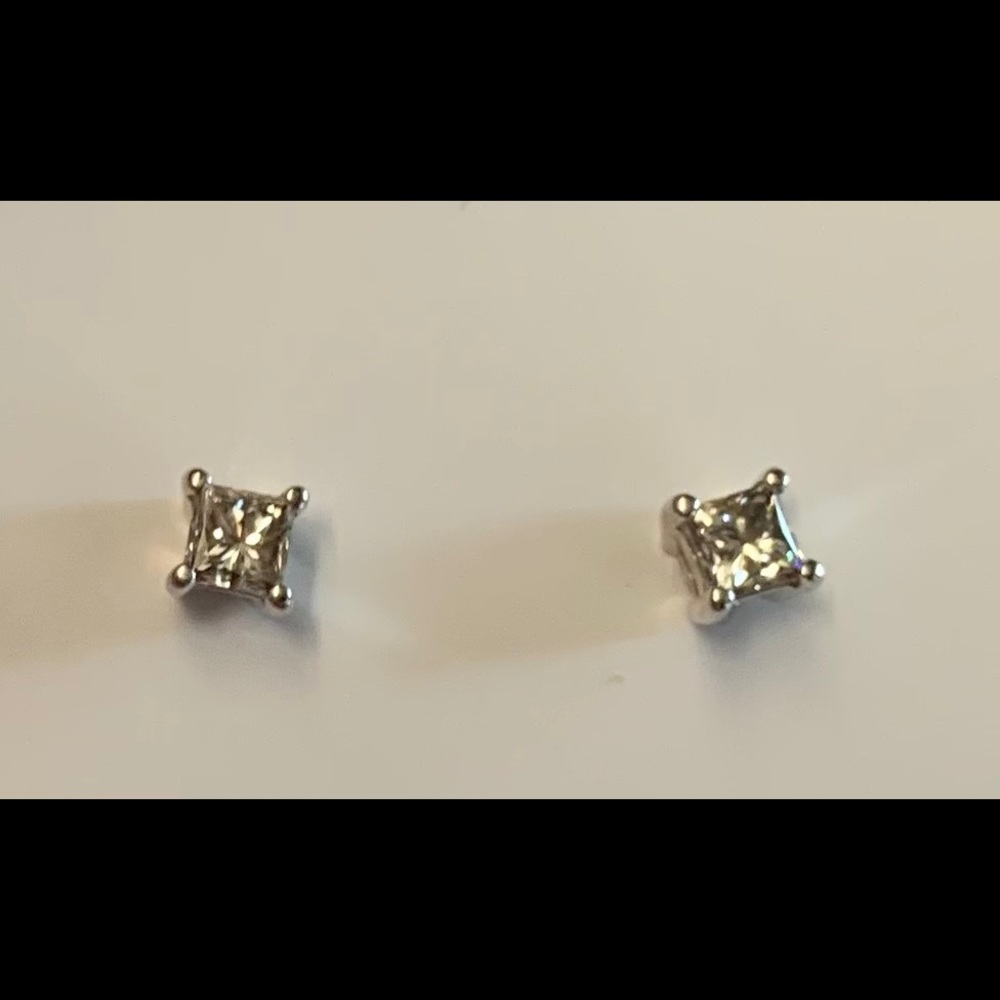 1/2 carat total princess cut diamond stud earrings